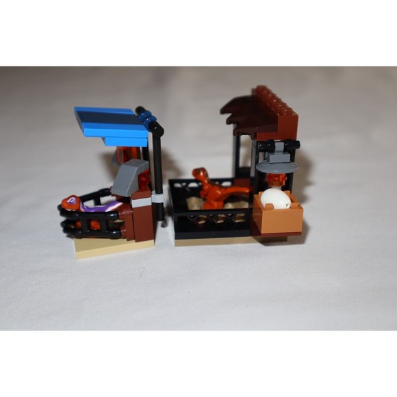 LEGO Baby Dinosaur Minifigure Jurassic World 76945 & 30390 with Stalls Enclosure - Picture 8 of 11